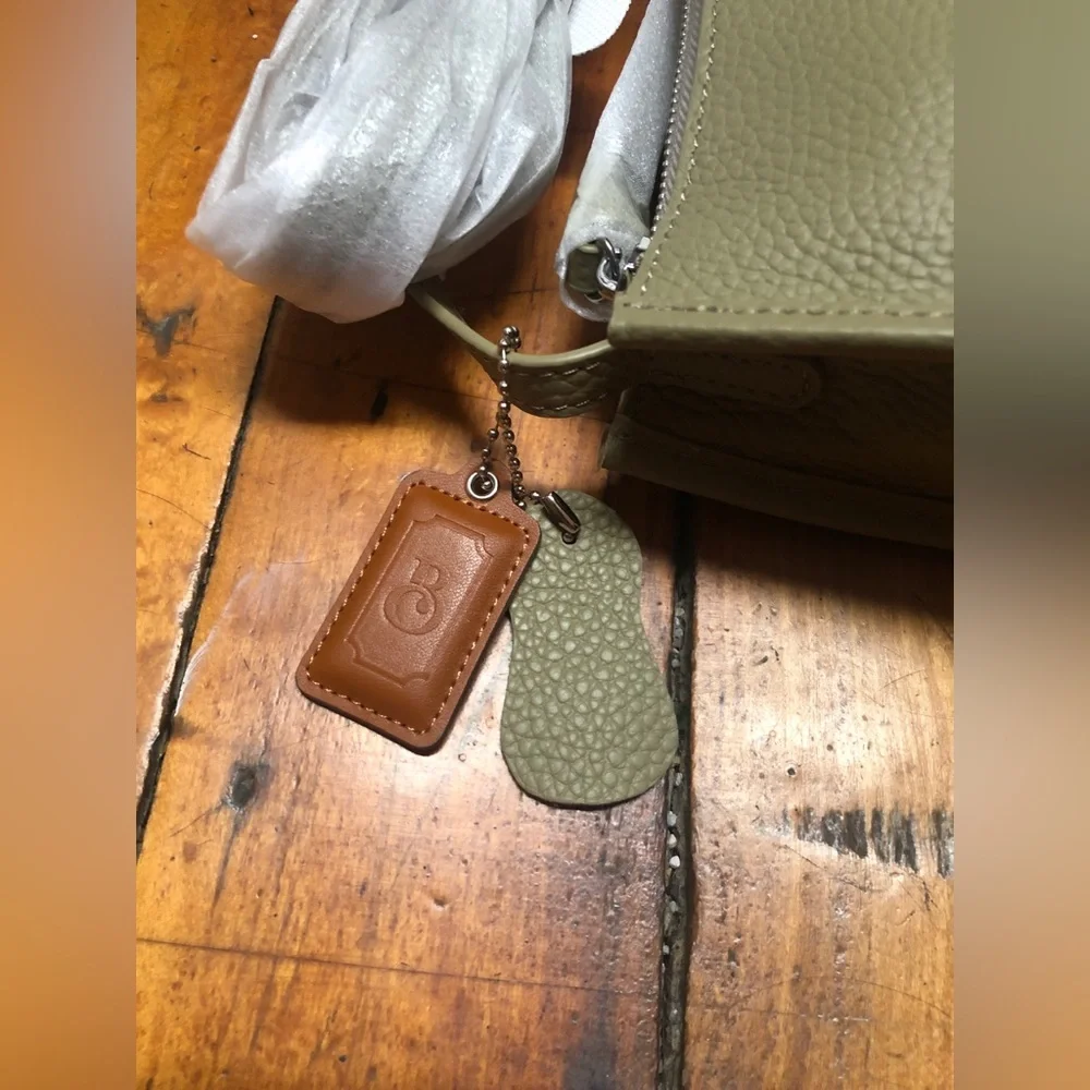 new neutral leather purse - Picture 4 of 5